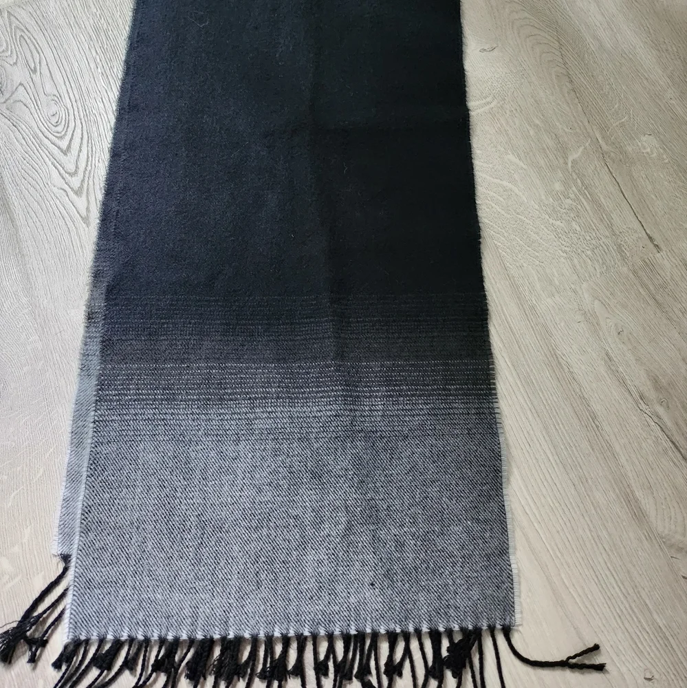 Women's Scottish Cashmere Scotland Fringe Winter Scarf - Picture 2 of 4